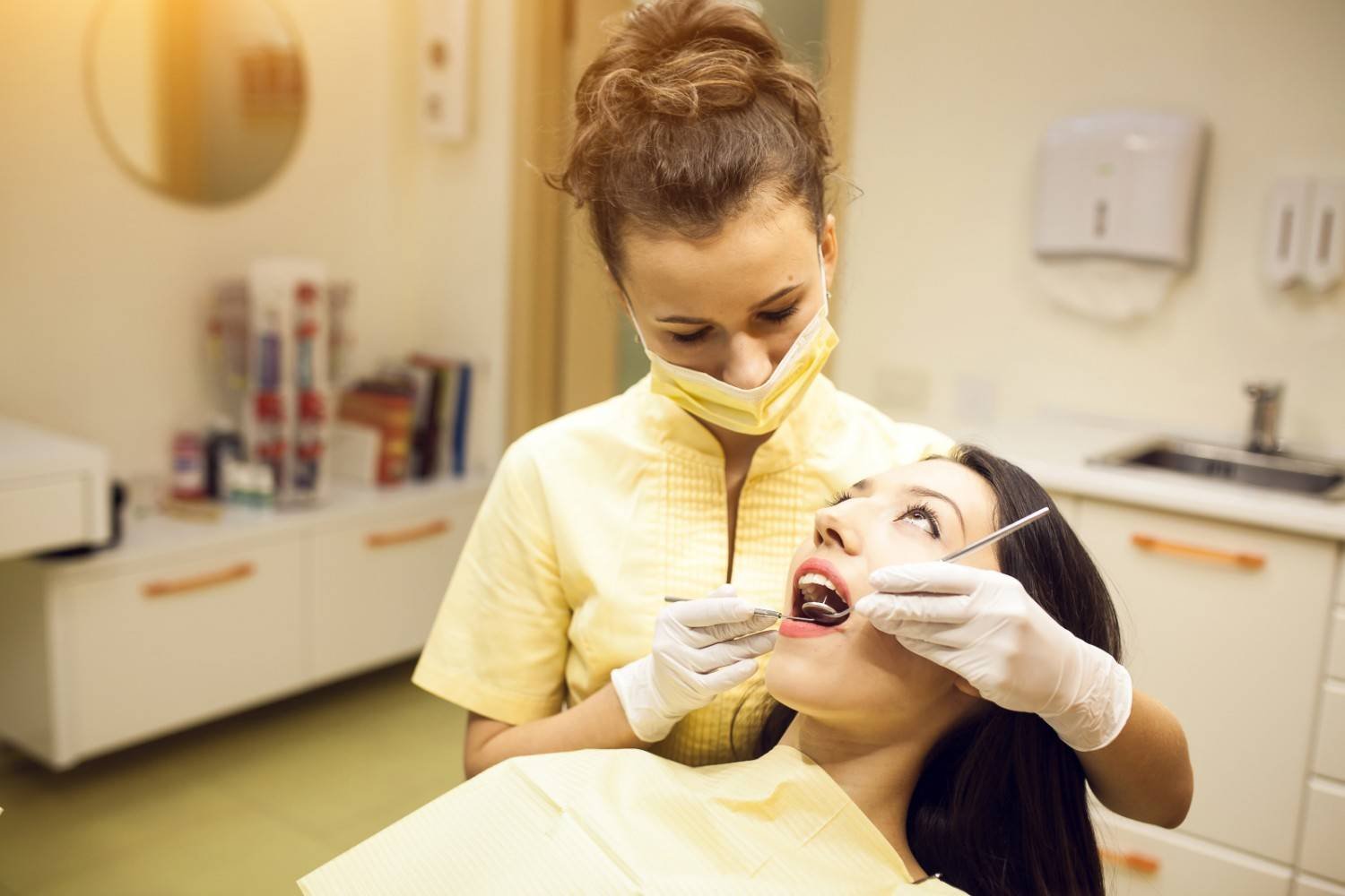 Family Dentist in Awas Vikas Colony Agra